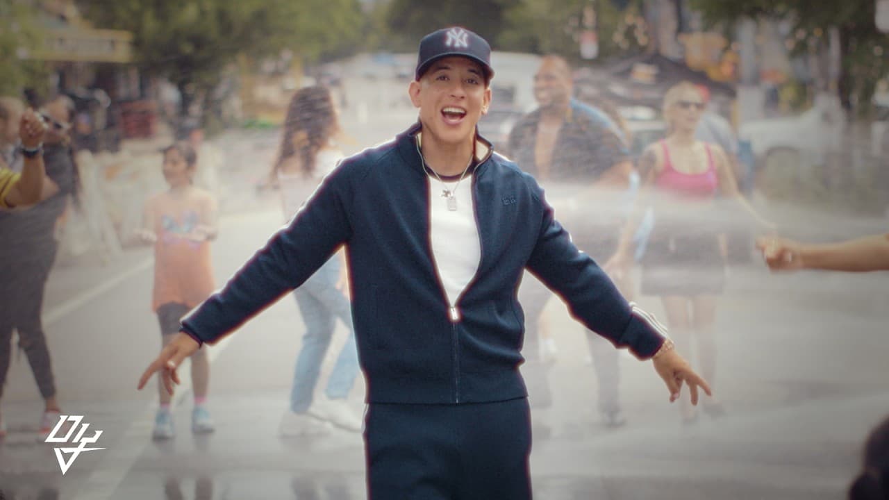 Daddy Yankee - DY - Sonríele (Video Oficial)