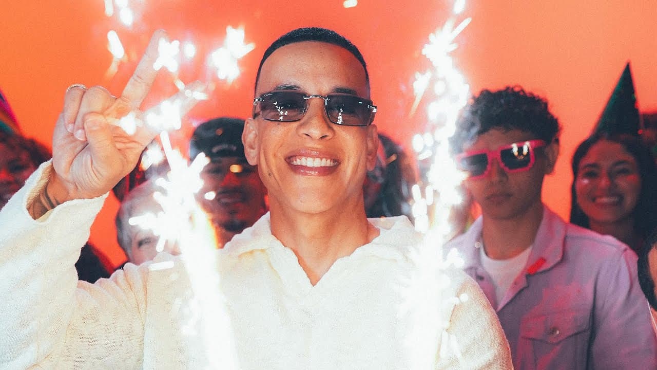 Daddy Yankee - Toy Hermoso (Video Oficial)